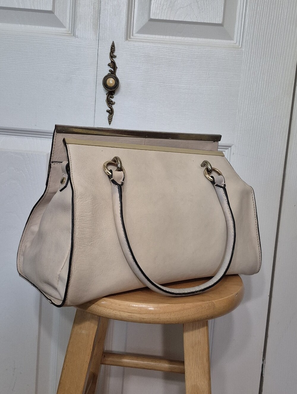 Wilsons leather cream tote bag with gold toned metal bar closure